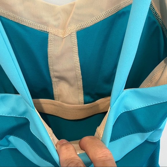 Tail Athleisure Swim Top Sz S - Picture 4 of 6